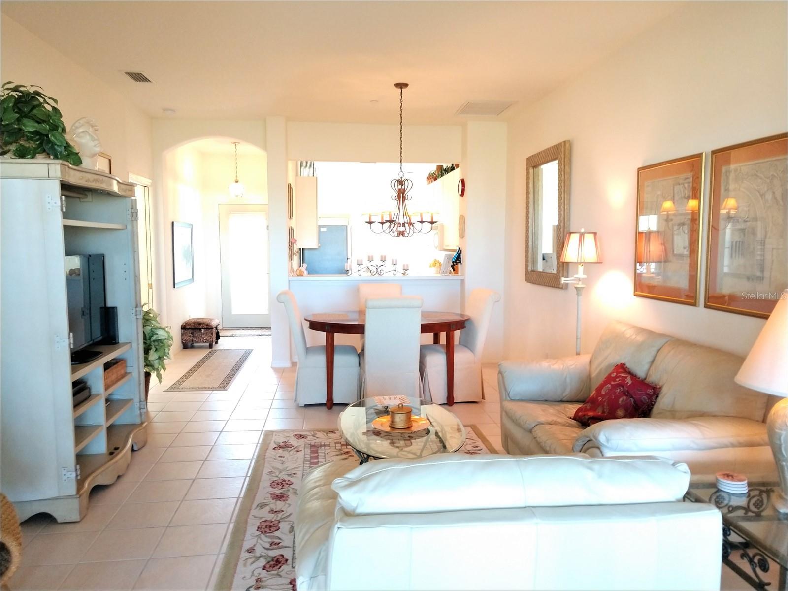 PELICAN POINTE GOLF & COUNTRY CLUB - Residential Lease