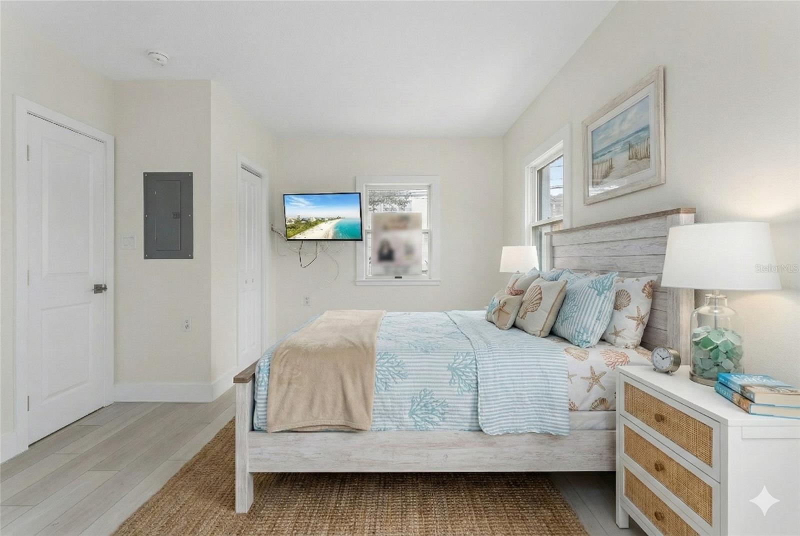 483 E SHORE DRIVE E2