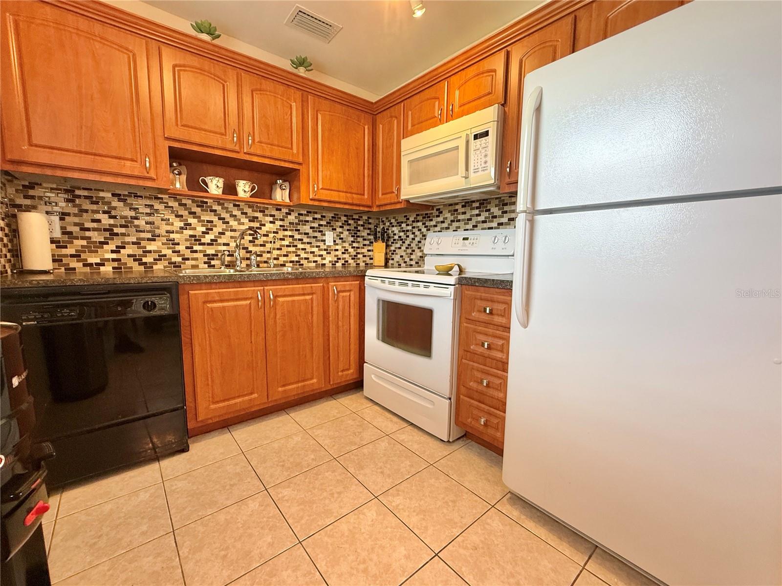 PARADISE POINTE WEST - Residential