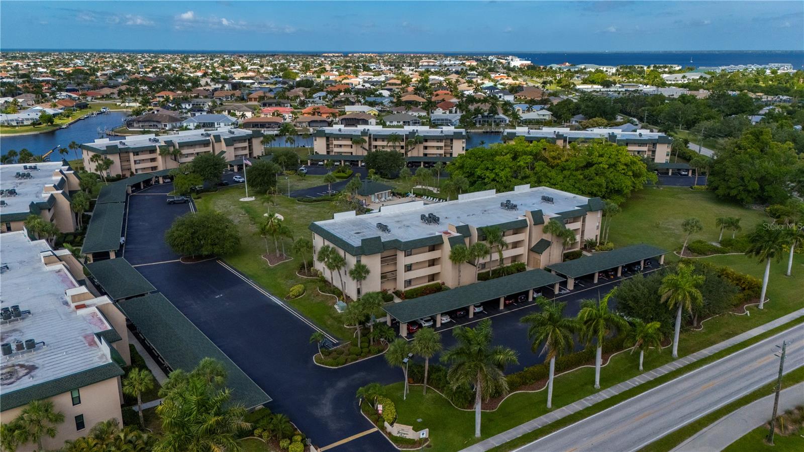 BANYAN POINT PH 03 - Residential