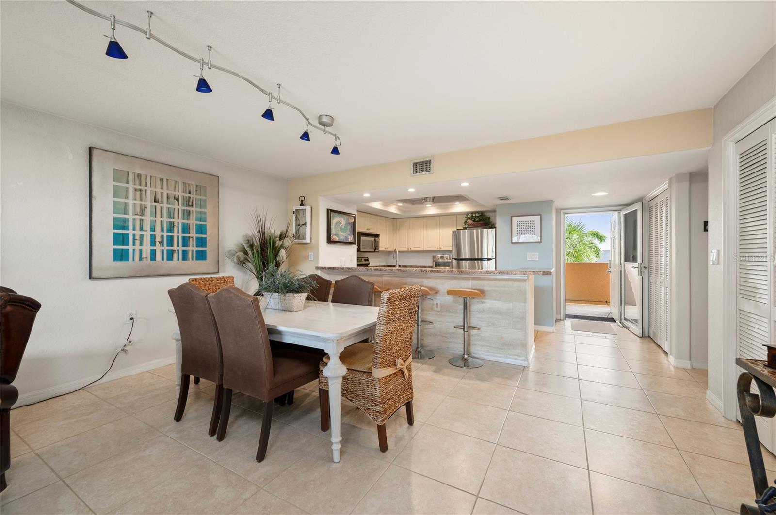 BANYAN POINT PH 03 - Residential