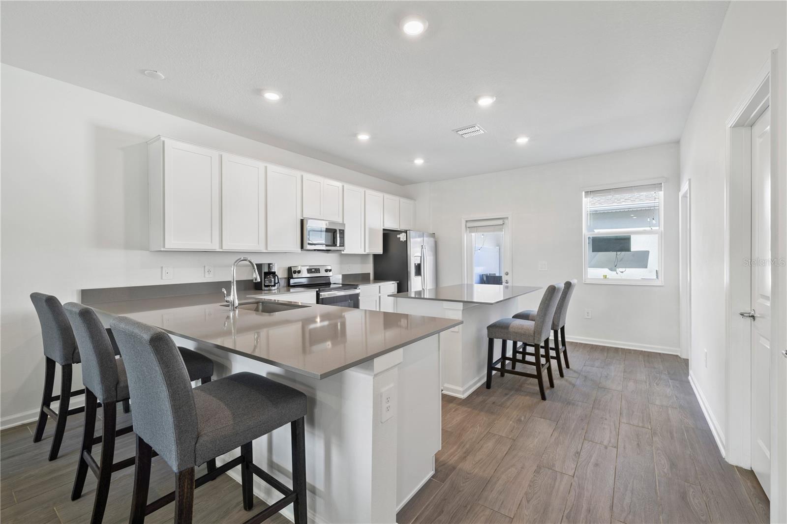 STOREY GROVE - Residential