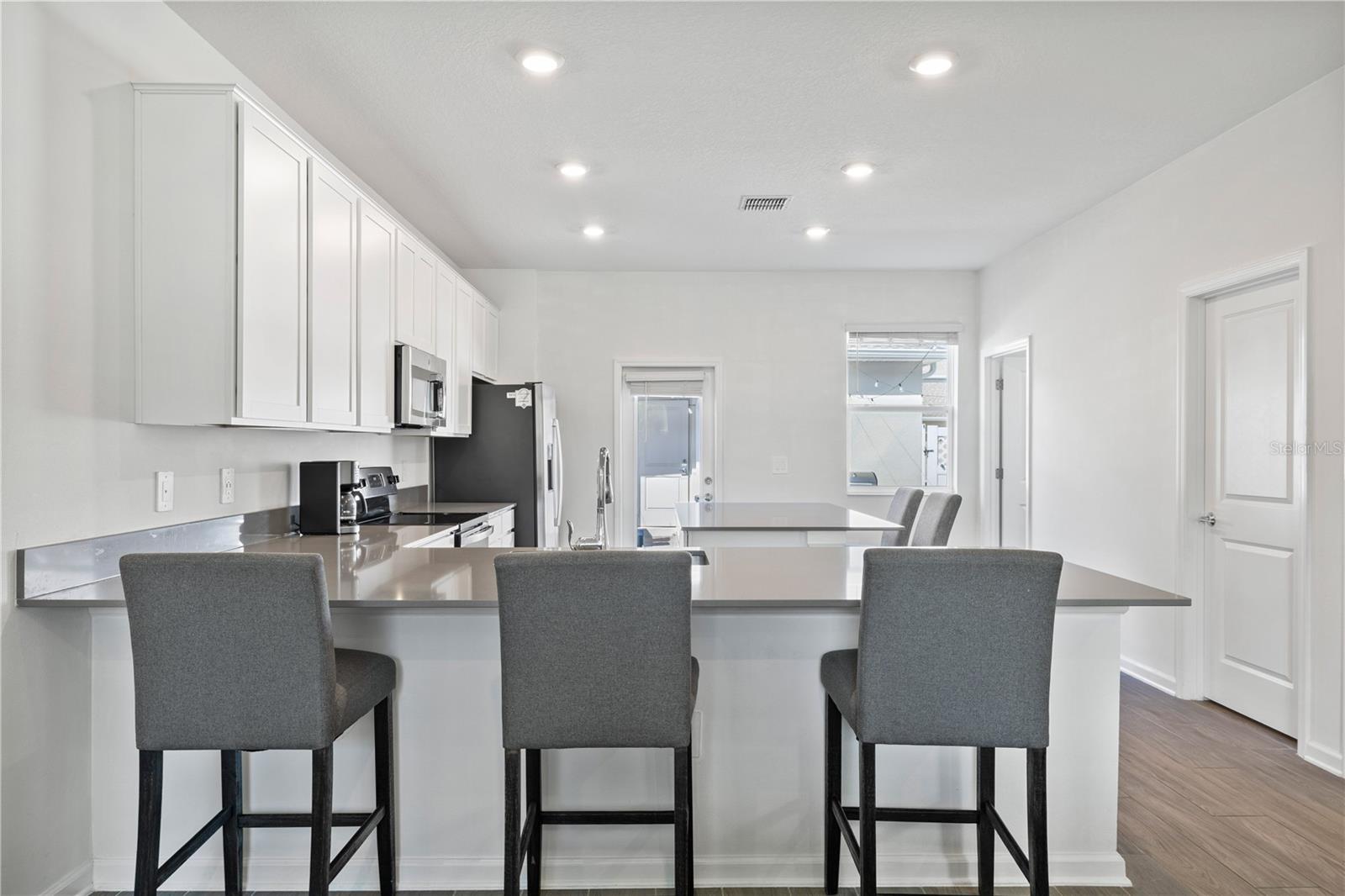 STOREY GROVE - Residential