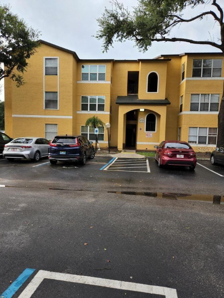 This is a lovely 3rd floor condo with 2 beds/1 bath and ceramic tile throughout. Located in the desirable gated Venetian Place Condominium. Just minutes from Orlando International Airport, the 408-toll road and downtown. Venetian Place offers waterfront views, resort style swimming, beach volleyball, tennis courts, health club, racquetball courts, media area with big screen TV and Barbecue and picnic areas. Convenient to all major highways, minutes from Downtown Orlando, Hospitals and Mayor Parks. Plenty of dining and shopping options. Call today to schedule a showing! Immediate Occupancy Available!