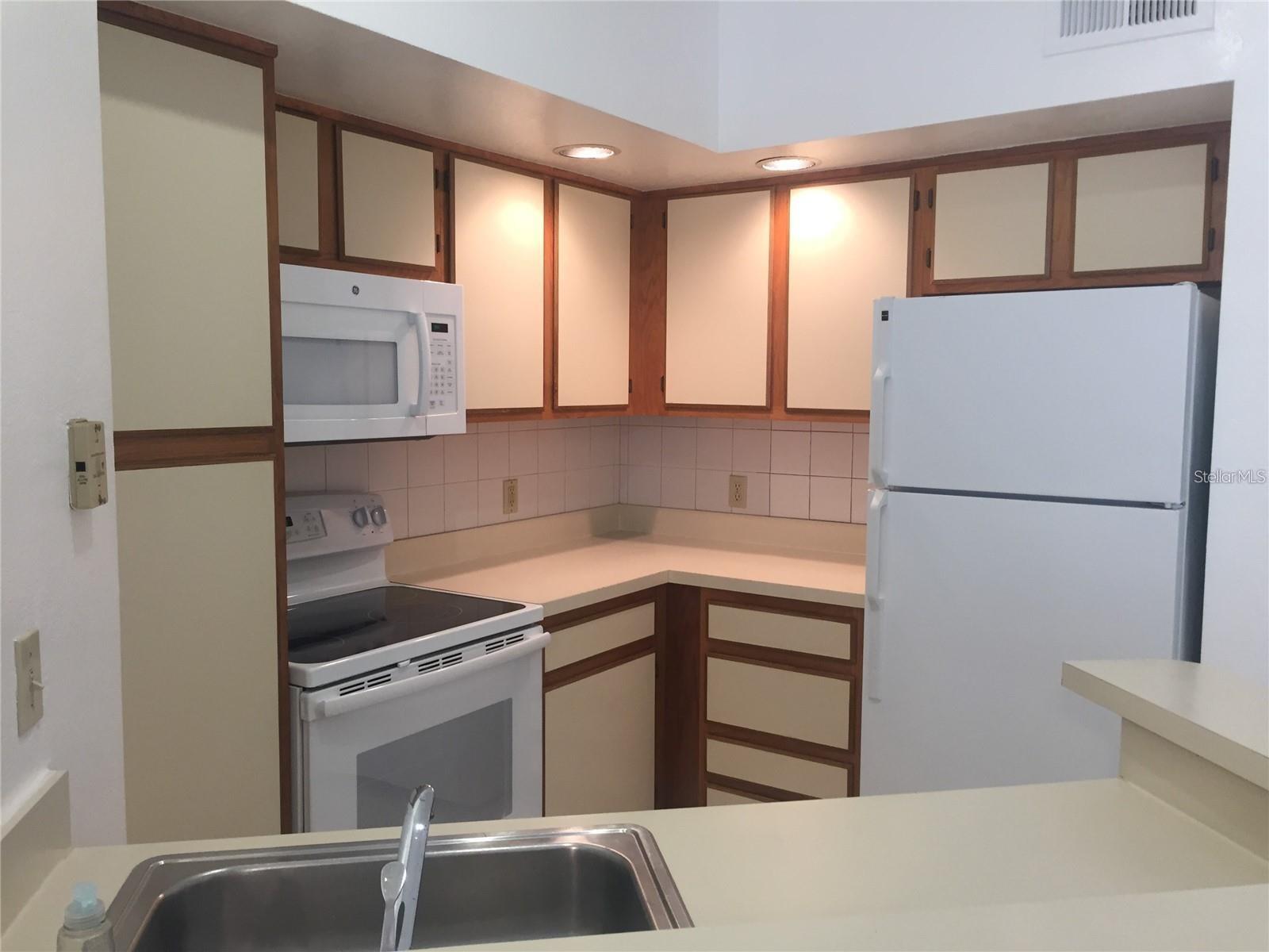 VENETIAN PLACE - Residential Lease