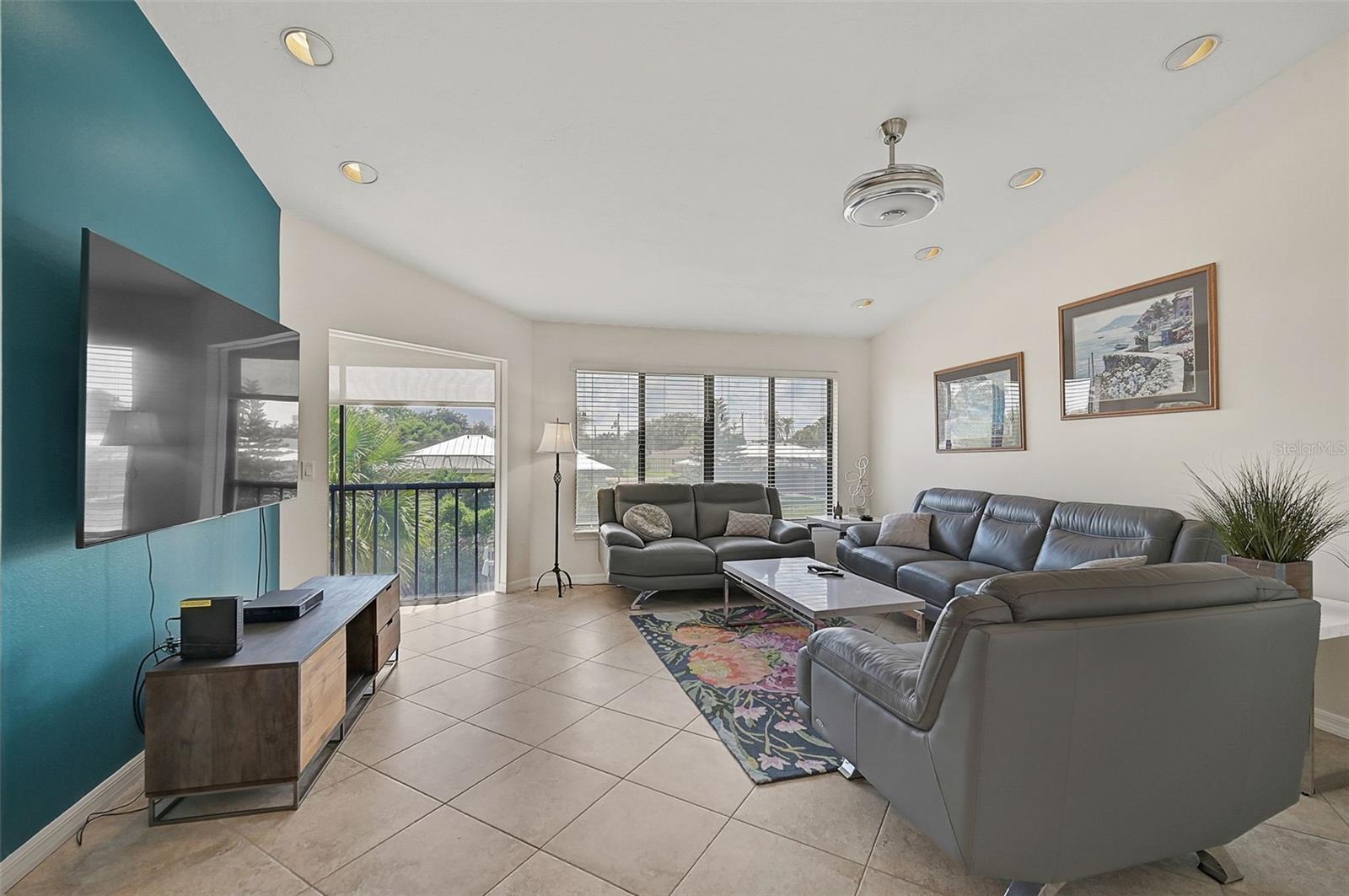 SCHOONER BAY - Residential