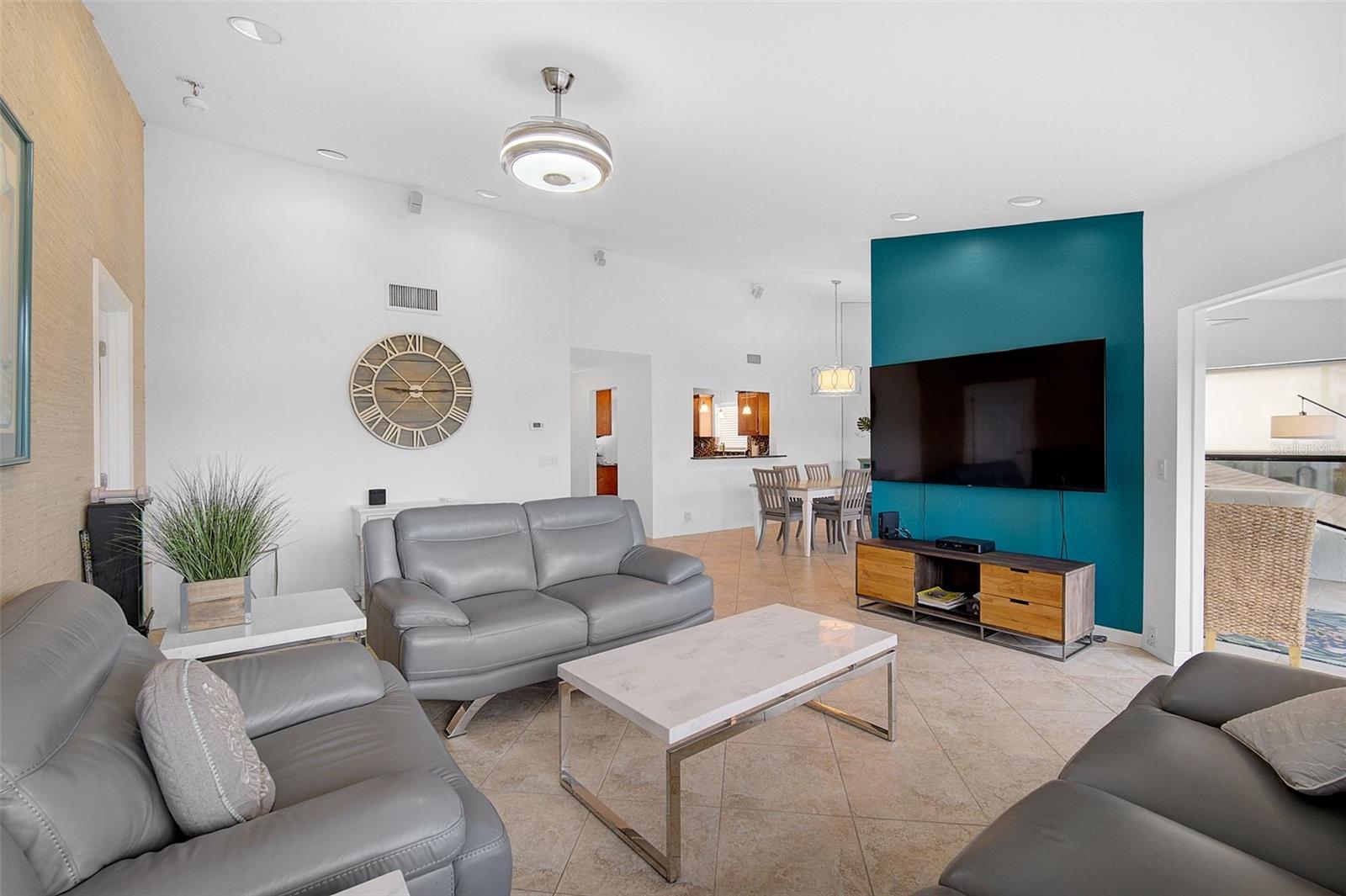 SCHOONER BAY - Residential