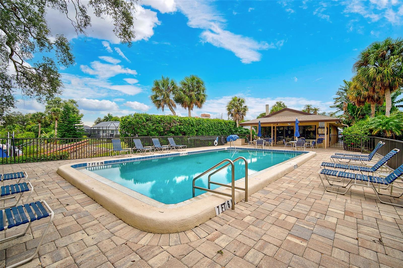 SCHOONER BAY - Residential