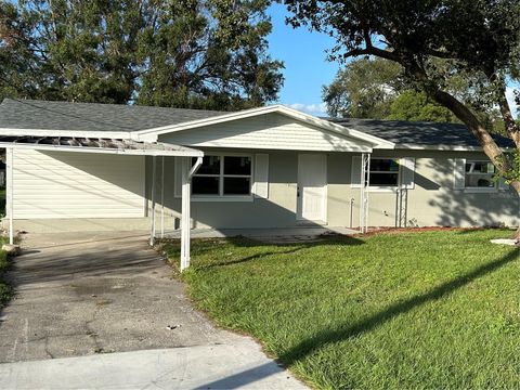 A home in AUBURNDALE