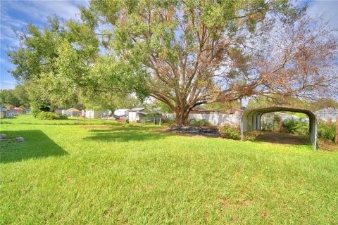 A home in AUBURNDALE