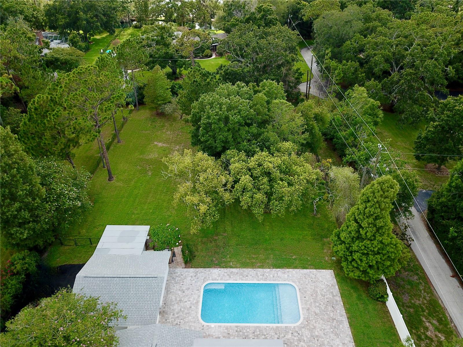 1646 ROBIN HOOD LANE