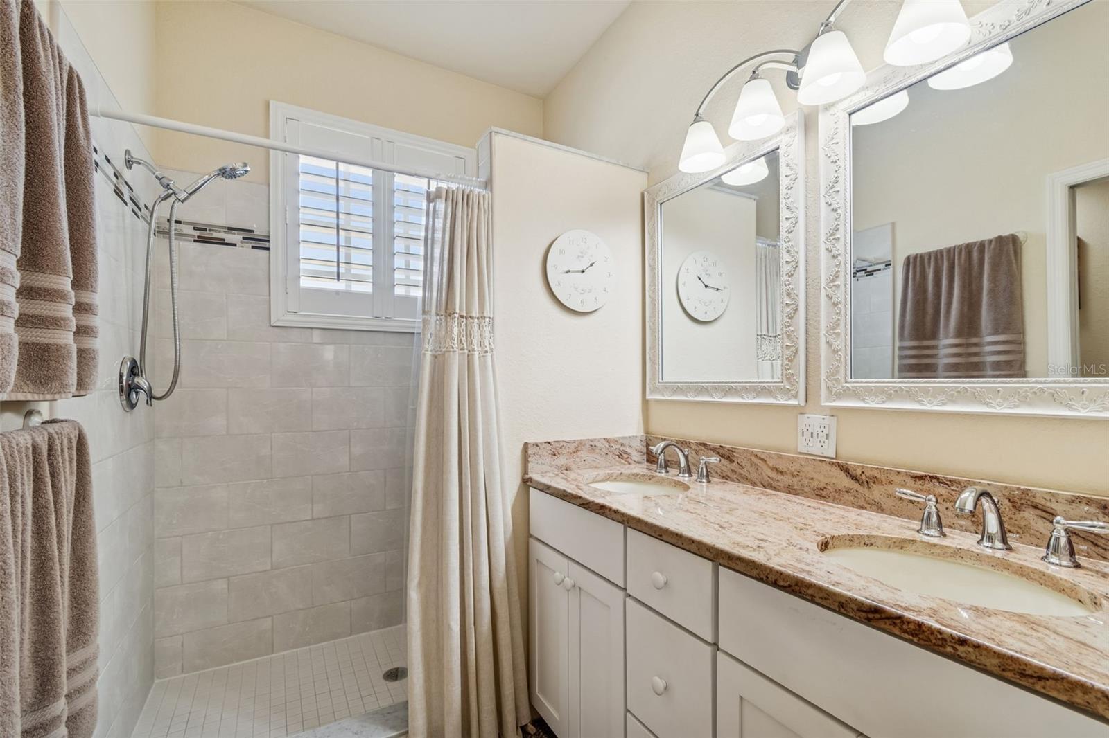 HERITAGE OAKS TWNHMS - Residential