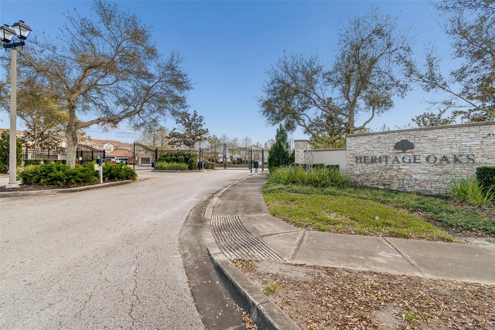 HERITAGE OAKS TWNHMS - Residential