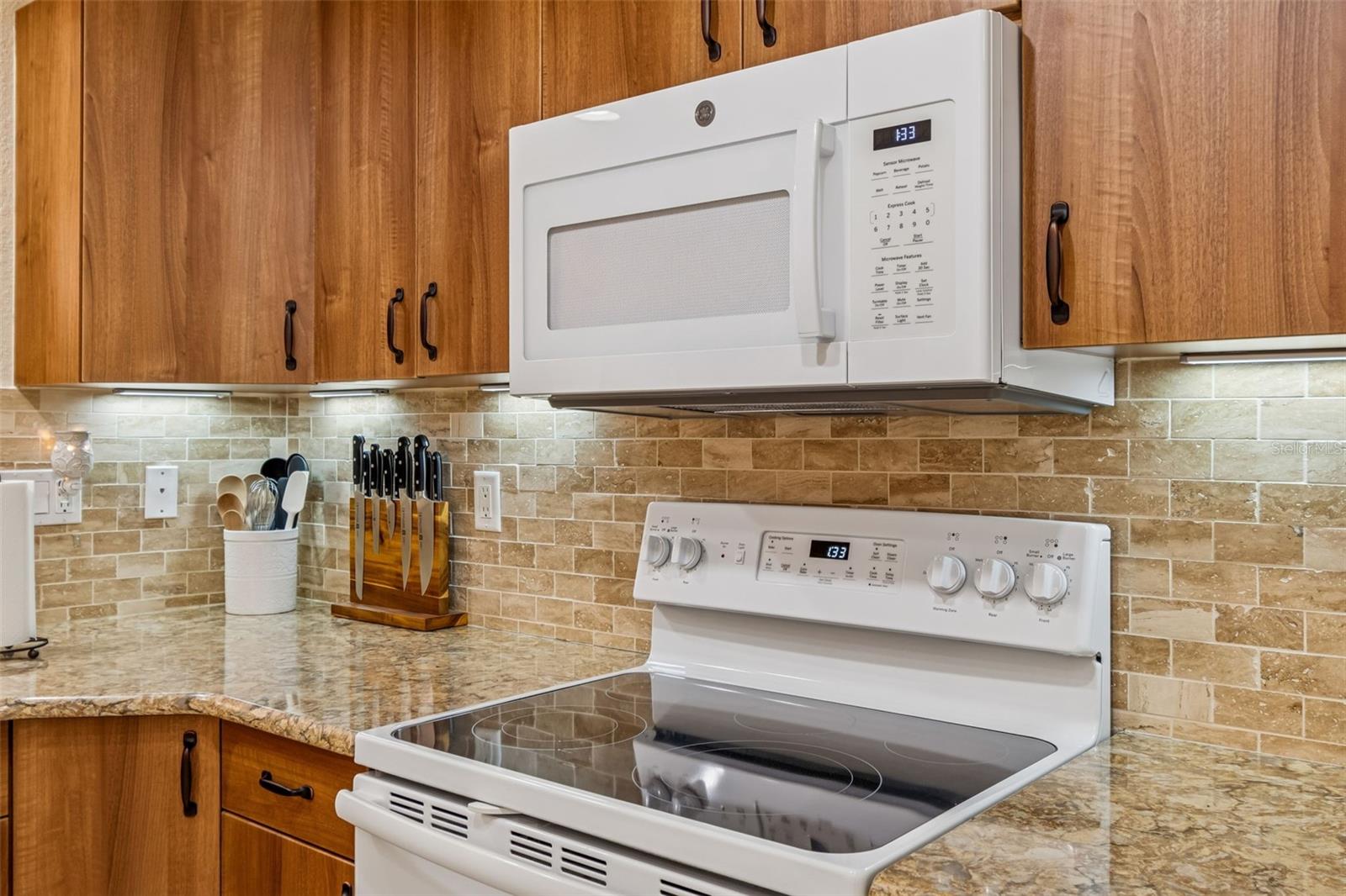 HERITAGE OAKS TWNHMS - Residential