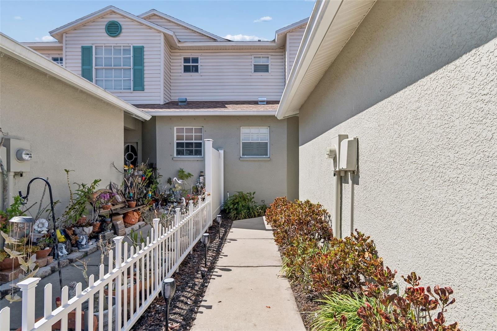 HERITAGE OAKS TWNHMS - Residential