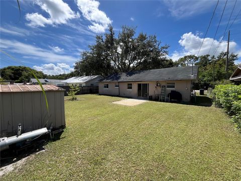 A home in WINTER HAVEN