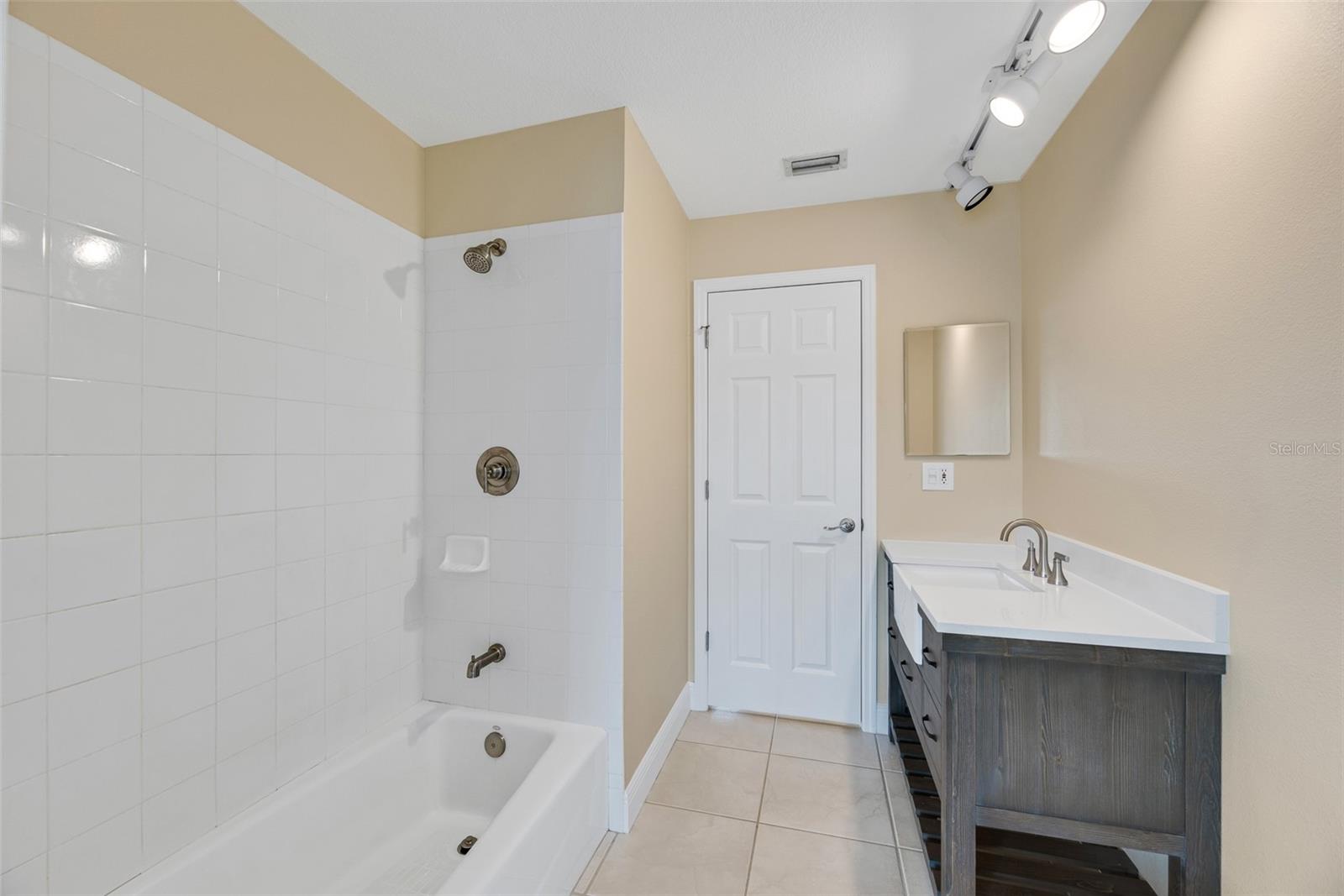APOLLO BEACH UNIT 08 - Residential