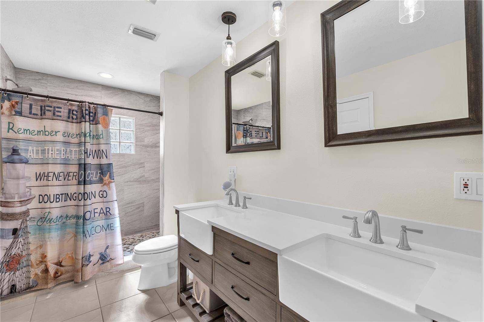 APOLLO BEACH UNIT 08 - Residential