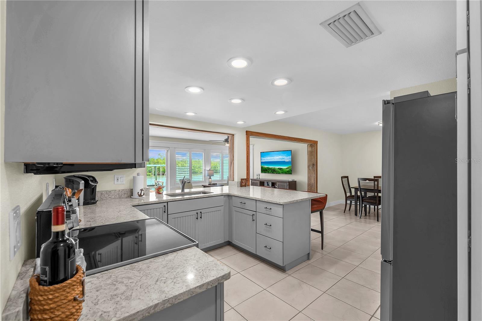 APOLLO BEACH UNIT 08 - Residential