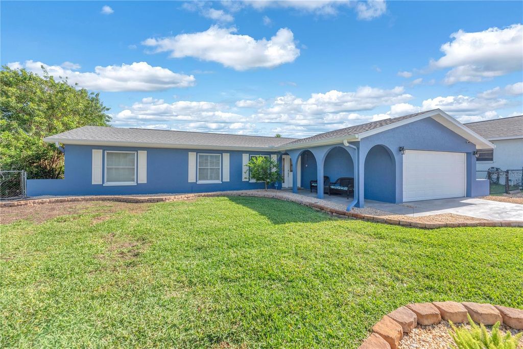 Photo of 911 Silver Palm Way, Apollo Beach, FL 33572 (MLS # TB8496129)