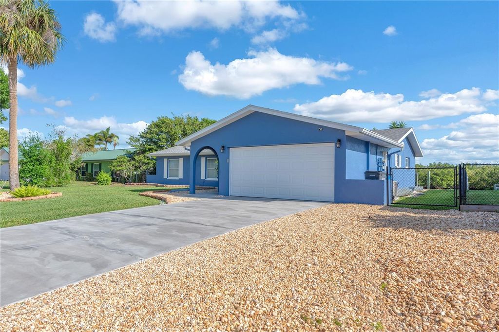 Photo of 911 Silver Palm Way, Apollo Beach, FL 33572 (MLS # TB8496129)