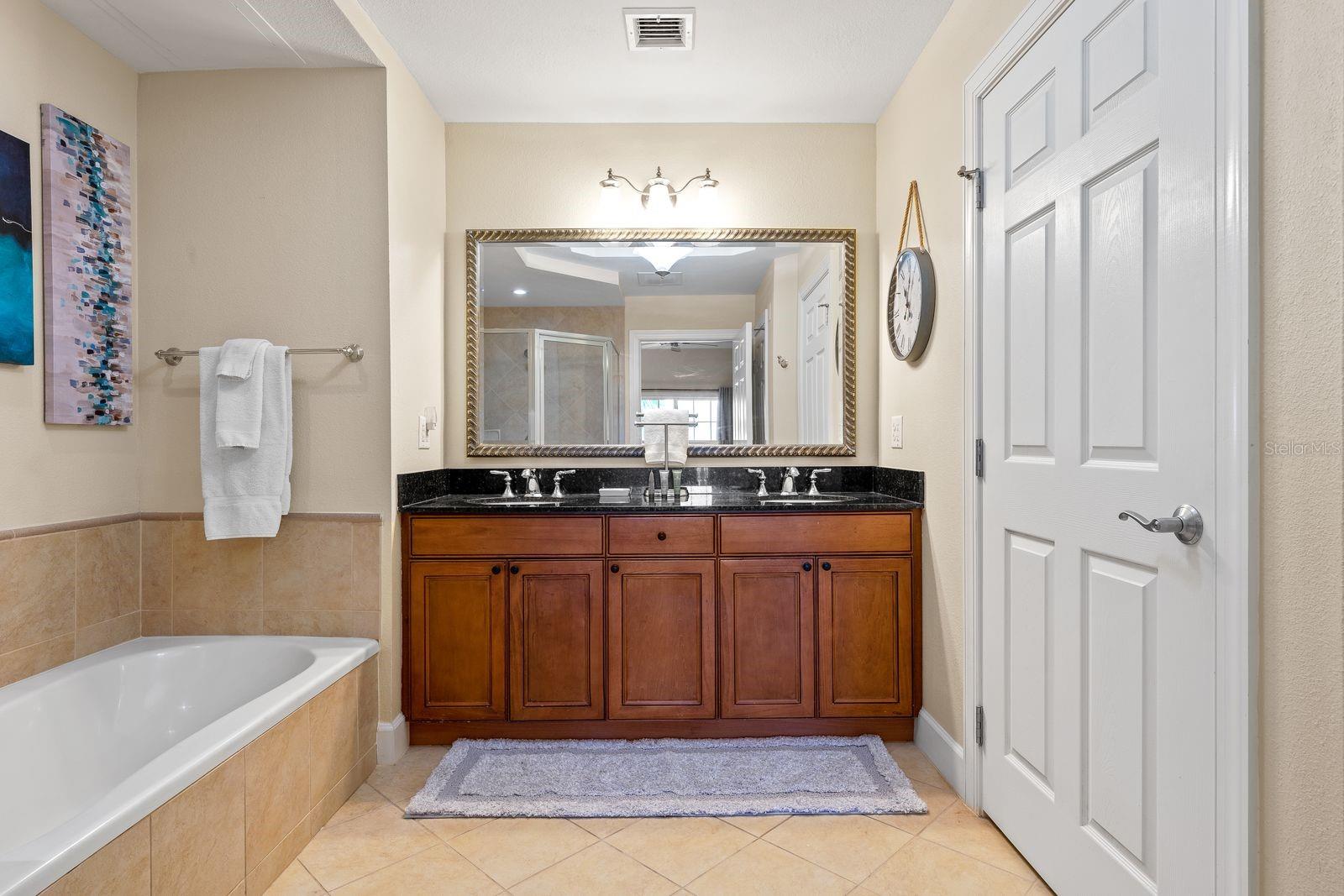 CENTRE COURT RDG CONDO PH 1 - Residential