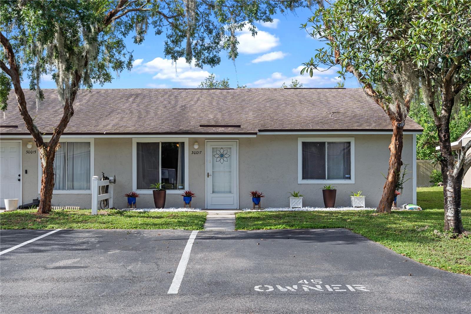 Welcome to 30017 Tavares Ridge Blvd #45, Tavares, FL.
Tucked away in the quiet Tavares Ridge Condos community, this charming 3-bedroom, 2-bath end-unit condo offers privacy, space, and thoughtful updates throughout.
Enjoy peace and quiet with no rear neighbors, and relax on your large screened-in back patio—the perfect spot for morning coffee or winding down in the evening. A private outdoor storage room and an additional storage closet in the living room provide all the extra space you need.
Inside, you'll find ceramic tile flooring throughout the main living areas and vinyl plank flooring in the primary bedroom. Both bathrooms feature upgraded showers for a refreshed and modern feel.
This one-story unit, built in 1988, is located just minutes from downtown Tavares, shopping, restaurants, and healthcare facilities. Whether you're a first-time buyer, downsizing, or investing, this home is move-in ready and low-maintenance living at its best.
HOA approval is required for all buyers. Must be done prior to Closing.
Don’t miss your chance to own this end unit with no rear neighbors in a well-kept and affordable community!