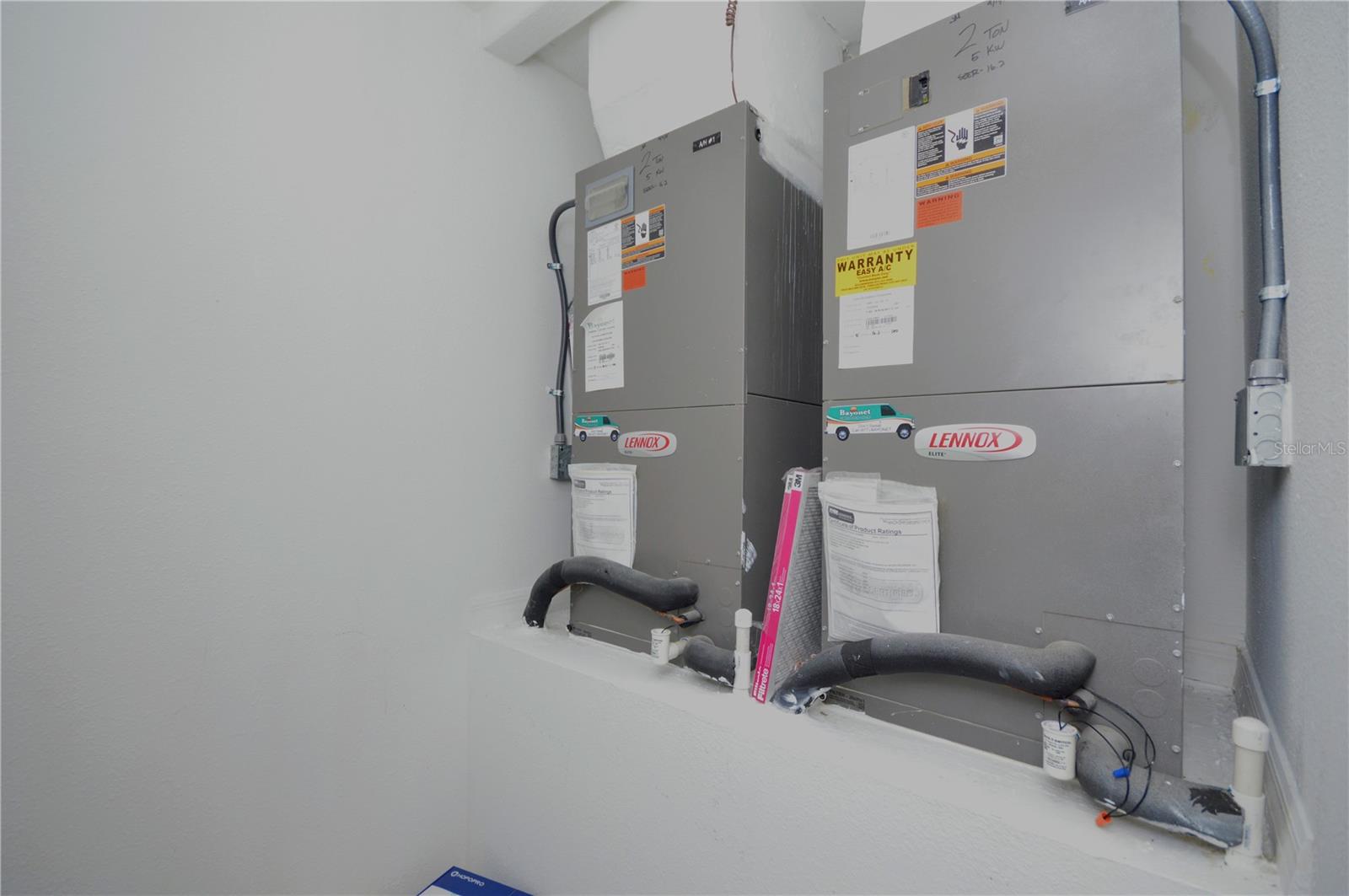 OAKS AT SHADY CREEK PH 1 - Residential Lease