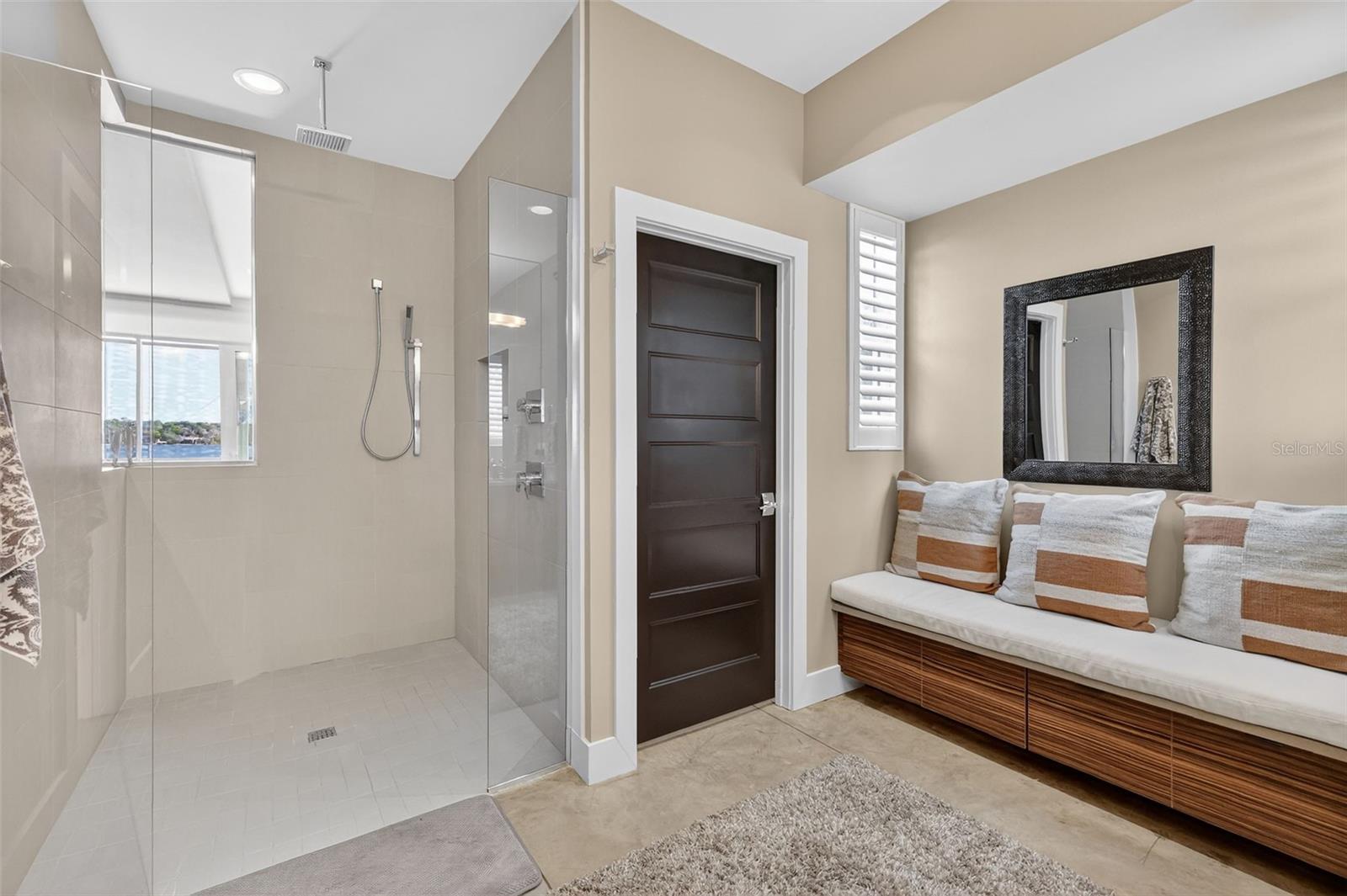 LAKE GERTRUDE MANOR - Residential