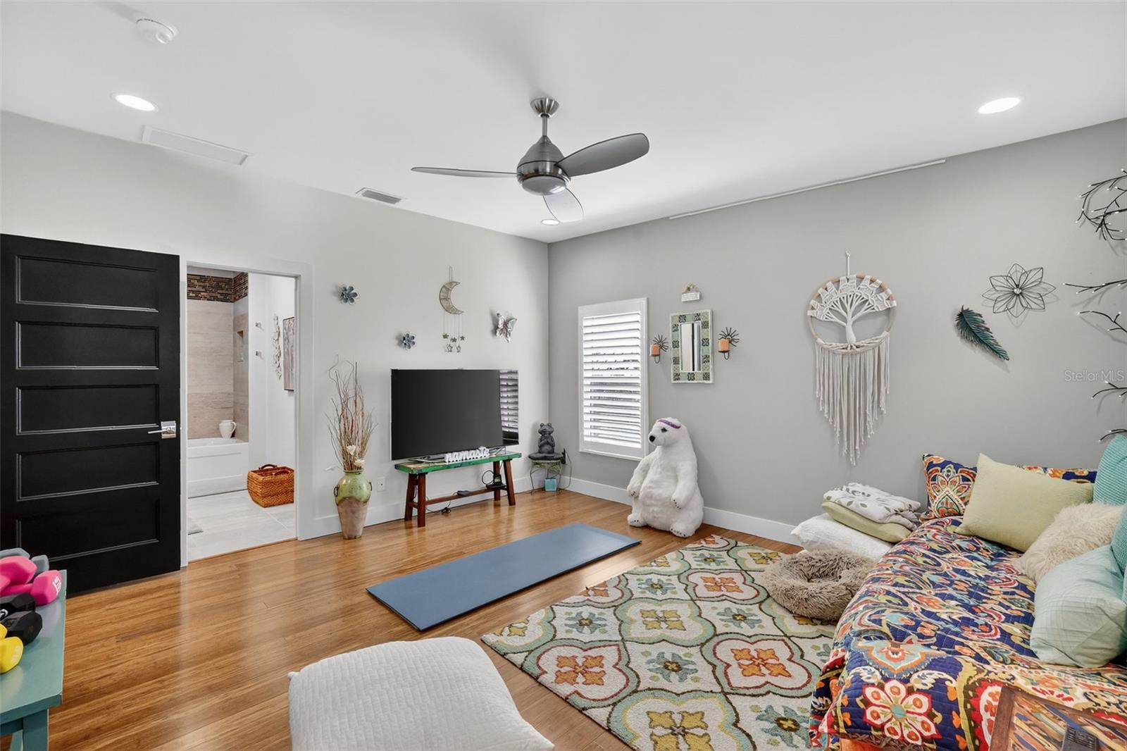 LAKE GERTRUDE MANOR - Residential