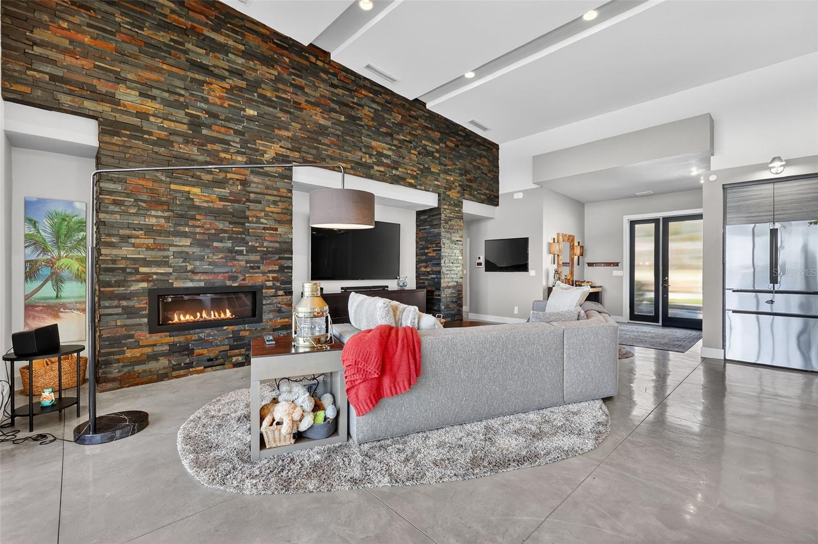 LAKE GERTRUDE MANOR - Residential