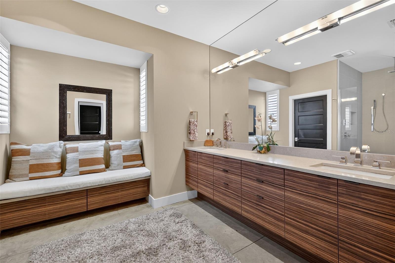 LAKE GERTRUDE MANOR - Residential