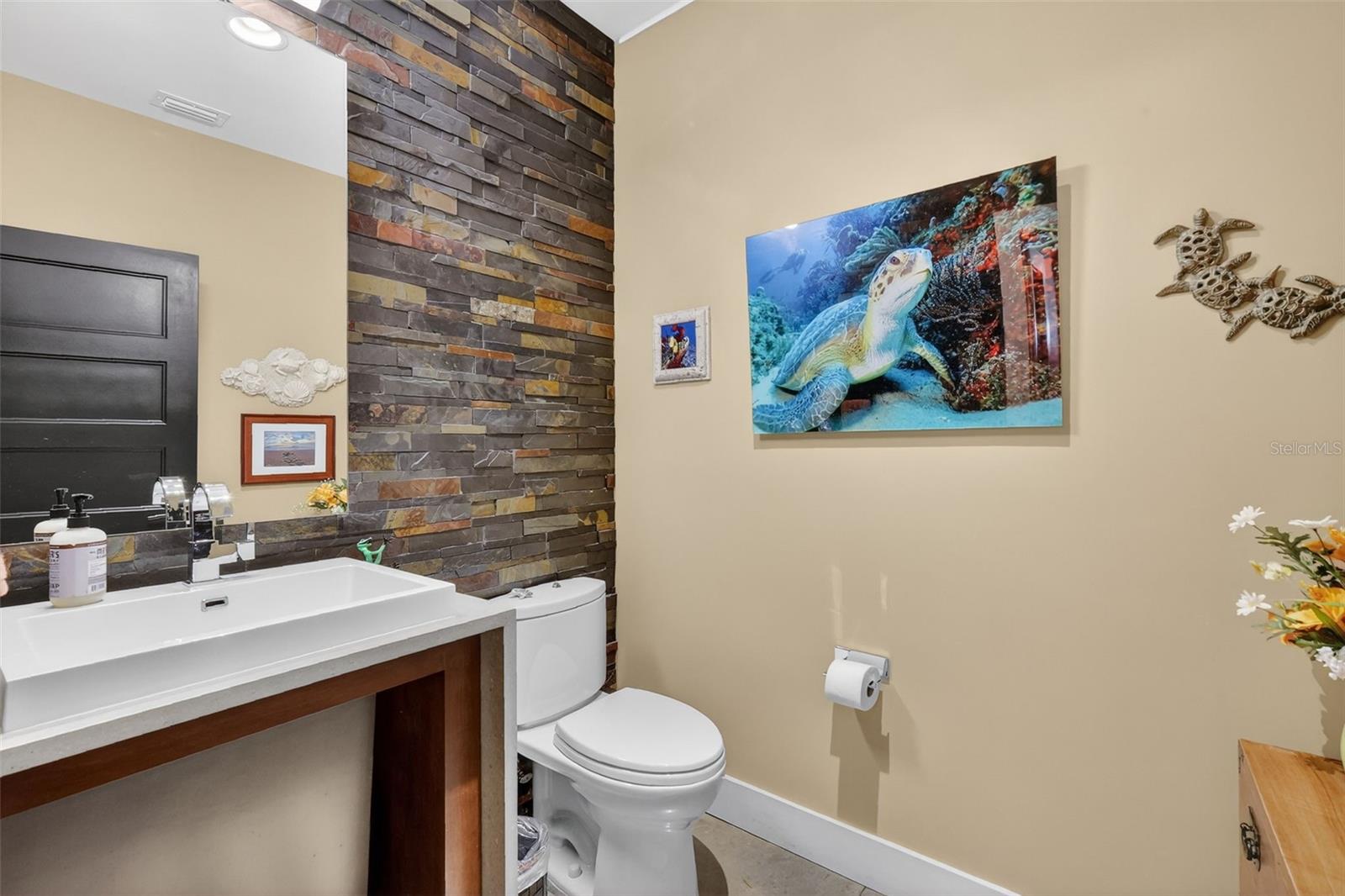 LAKE GERTRUDE MANOR - Residential