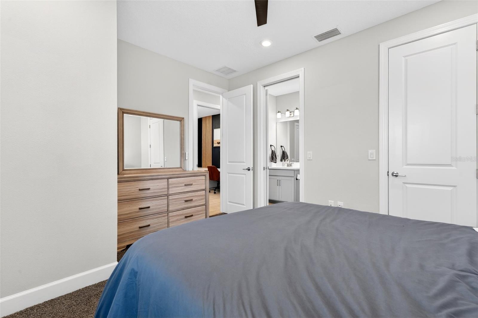 AZARIO ESPLANADE PH III SUBPH D - Residential