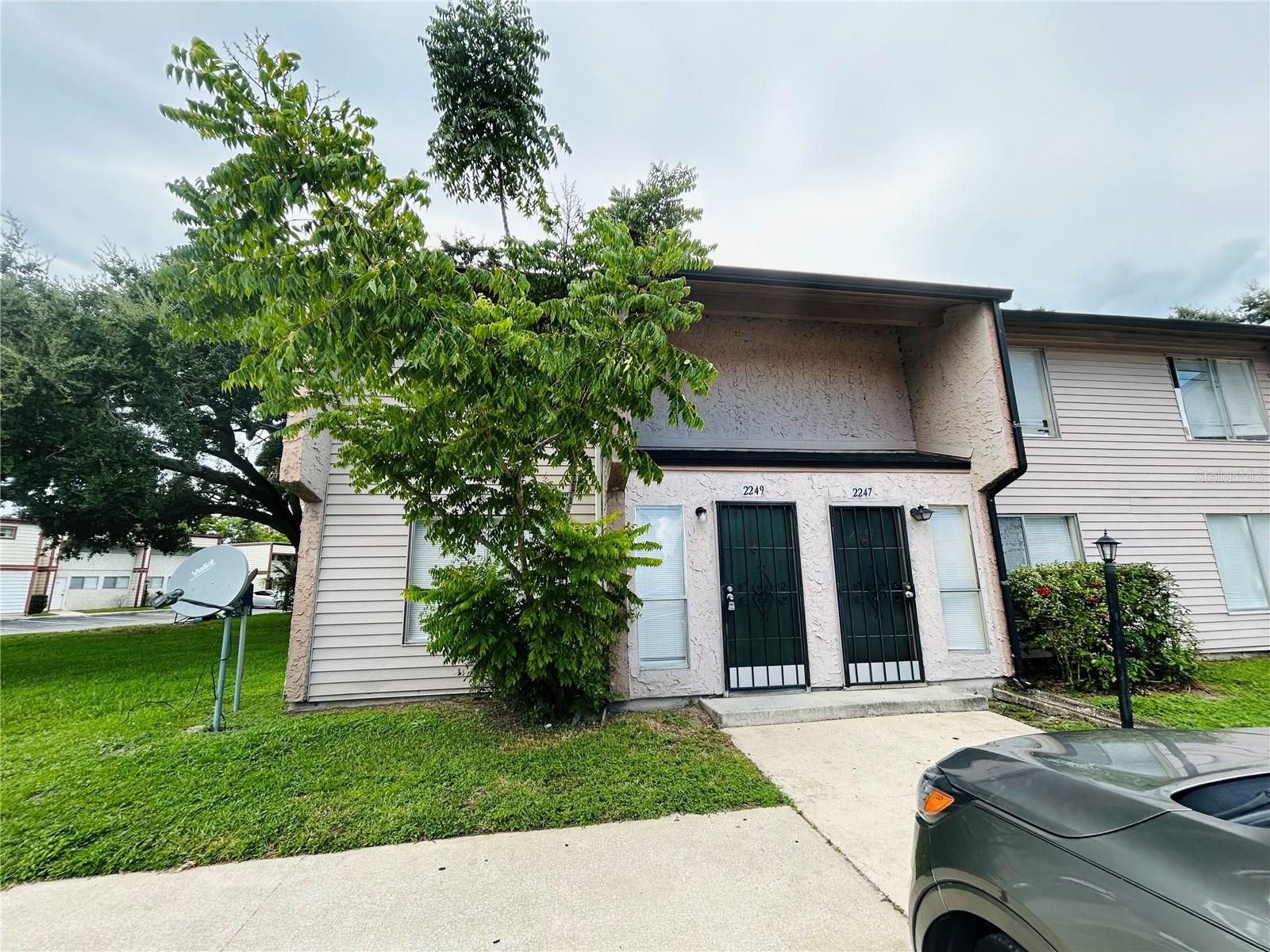 Large and spacious 2/1.5 condo in Lyme Bay Colony! Unit features a washer and dryer, stainless steel fridge, wood laminate and tile flooring throughout, ceiling fans in all bedrooms, large balcony and more! Lyme Bay Colony features tennis courts and a swimming pool.