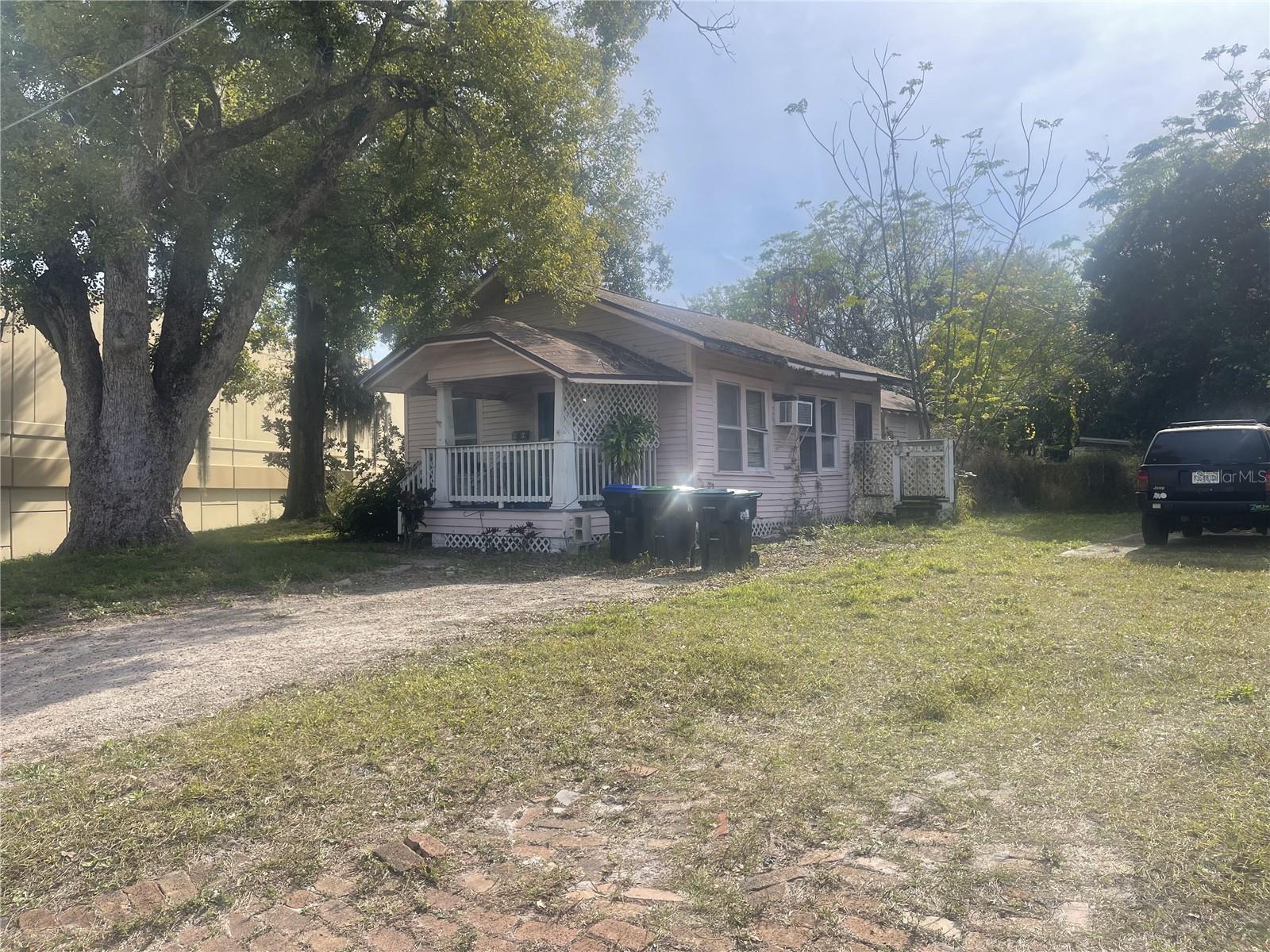 LAWNDALE - Residential