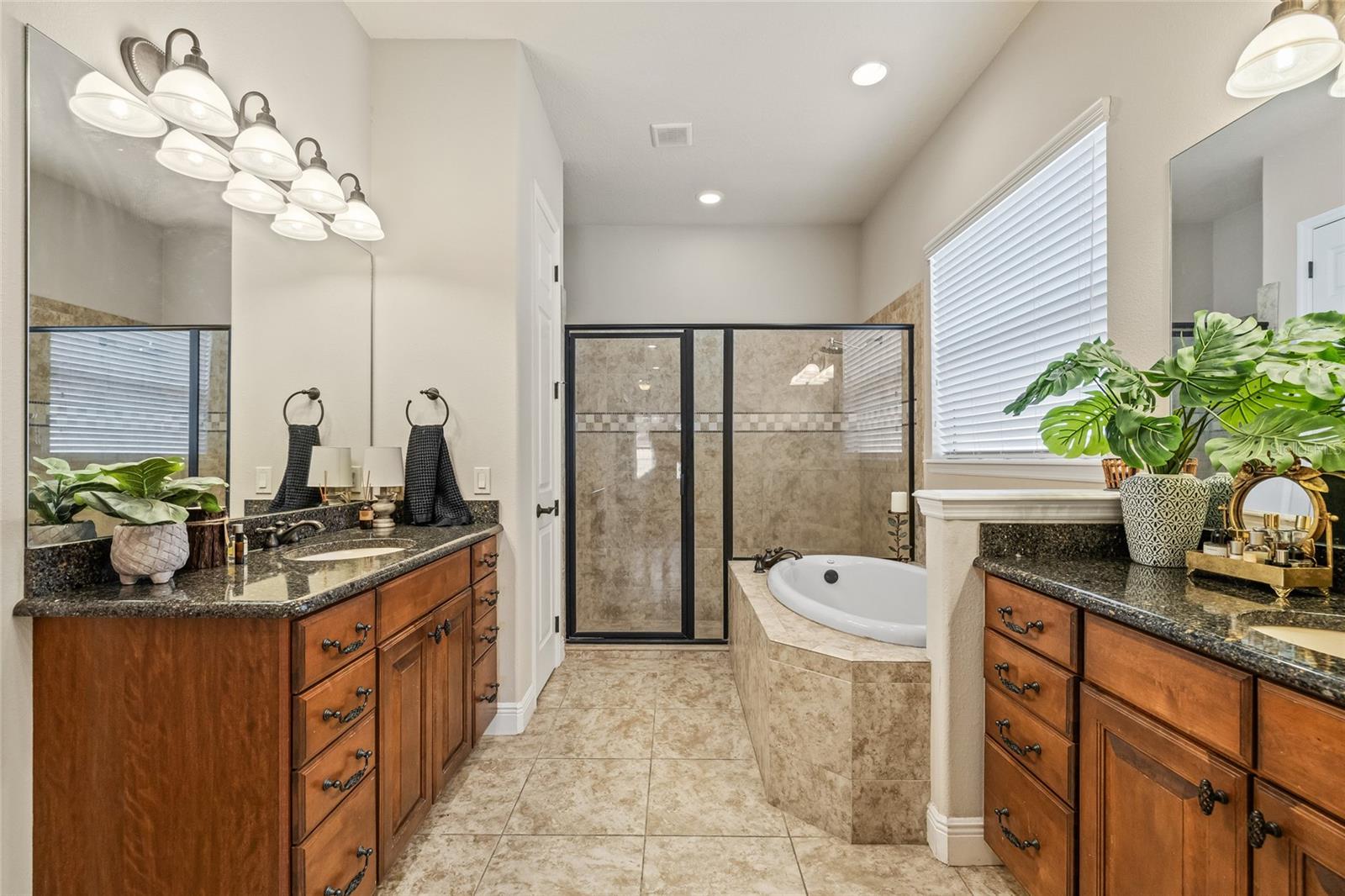 4616 LATHLOA LOOP
