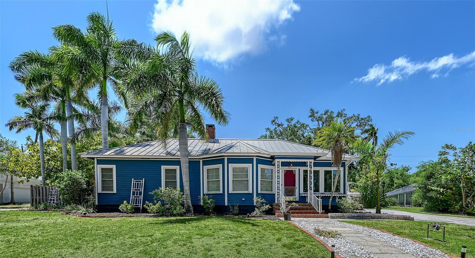 204 24TH STREET W