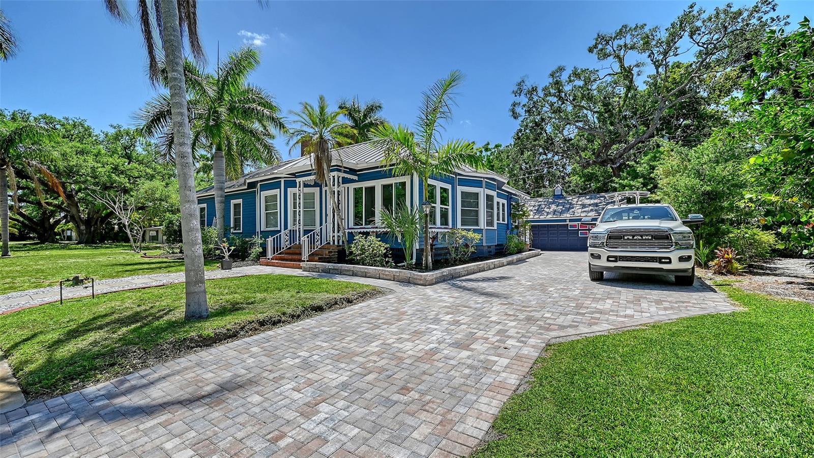 204 24TH STREET W