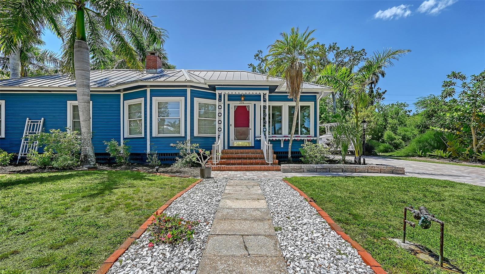 204 24TH STREET W