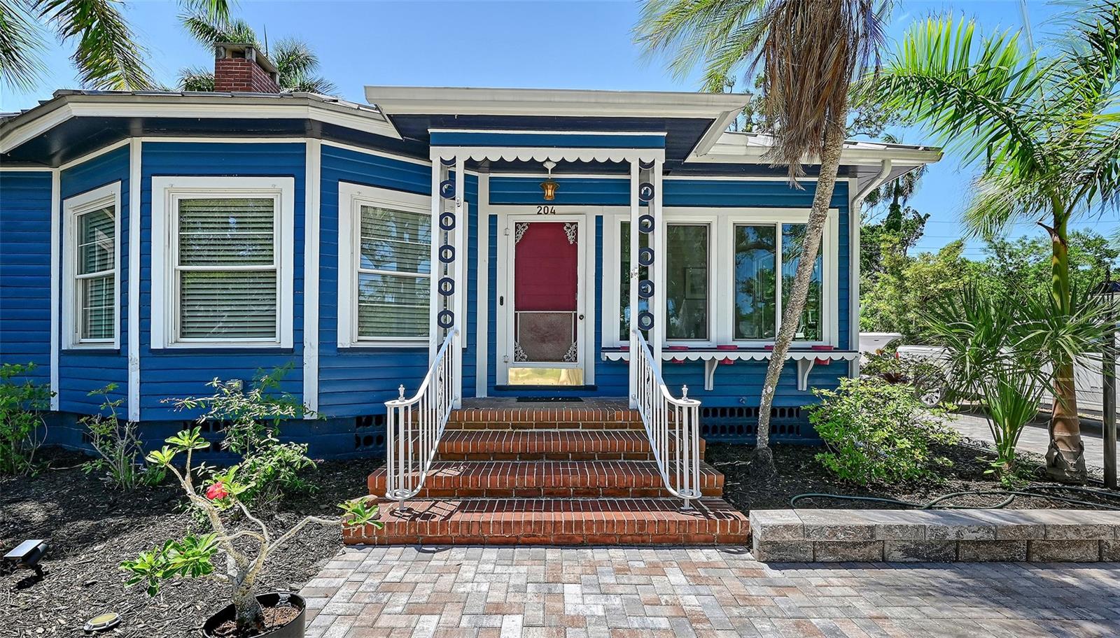 204 24TH STREET W
