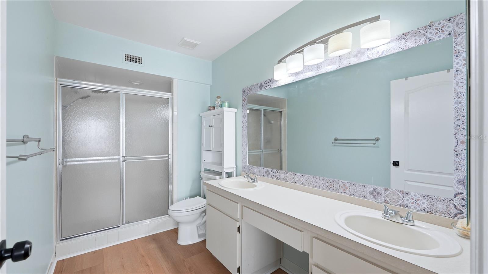 ON TOP OF THE WORLD - Residential