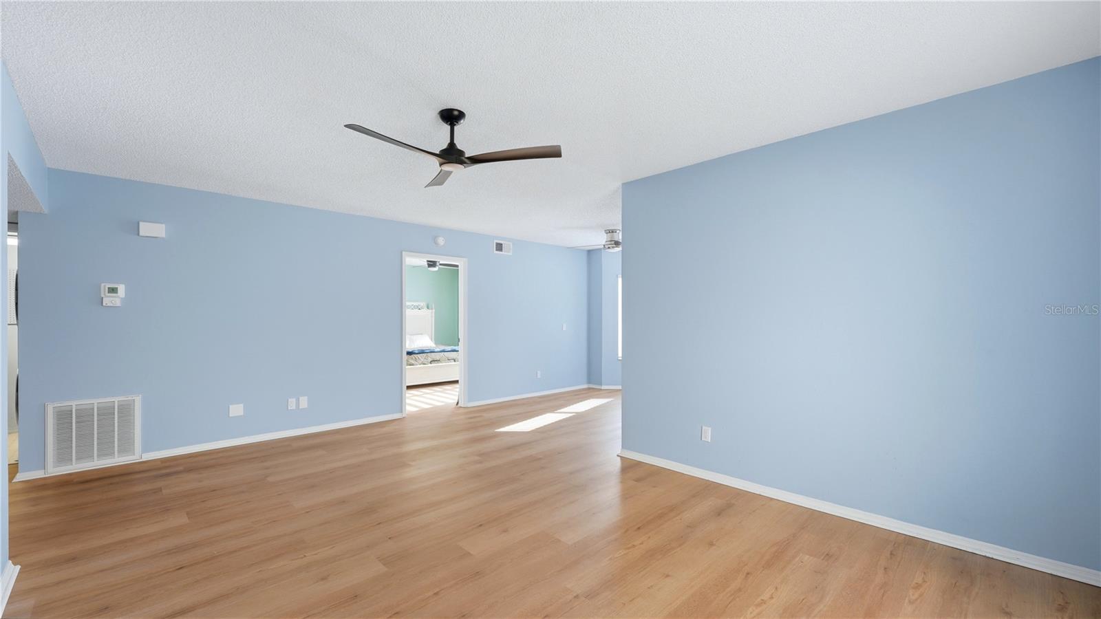 ON TOP OF THE WORLD - Residential