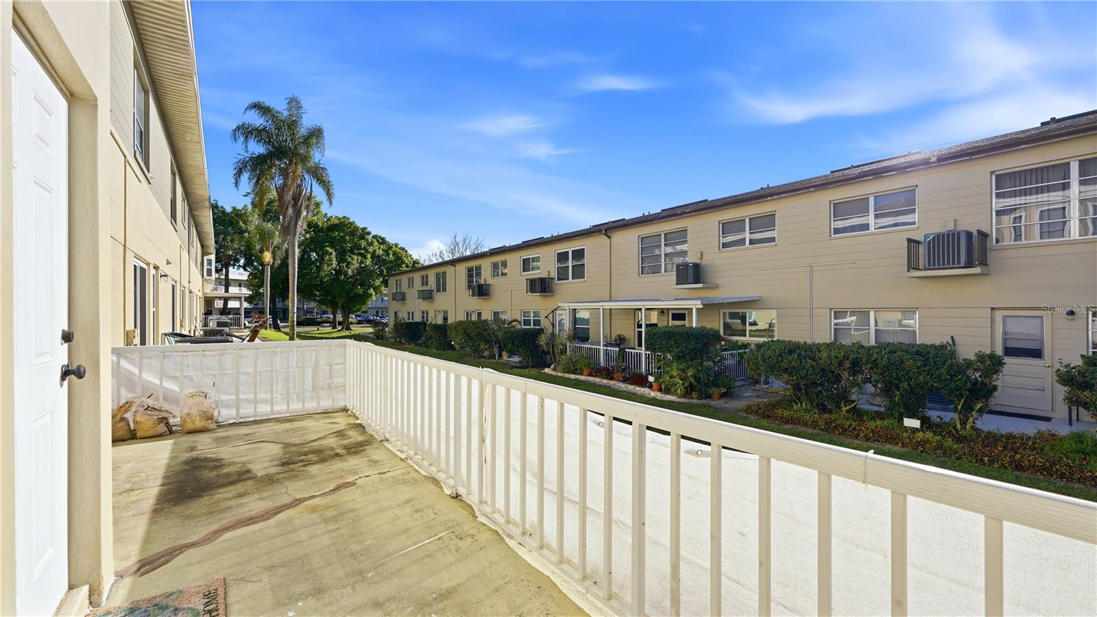 ON TOP OF THE WORLD - Residential