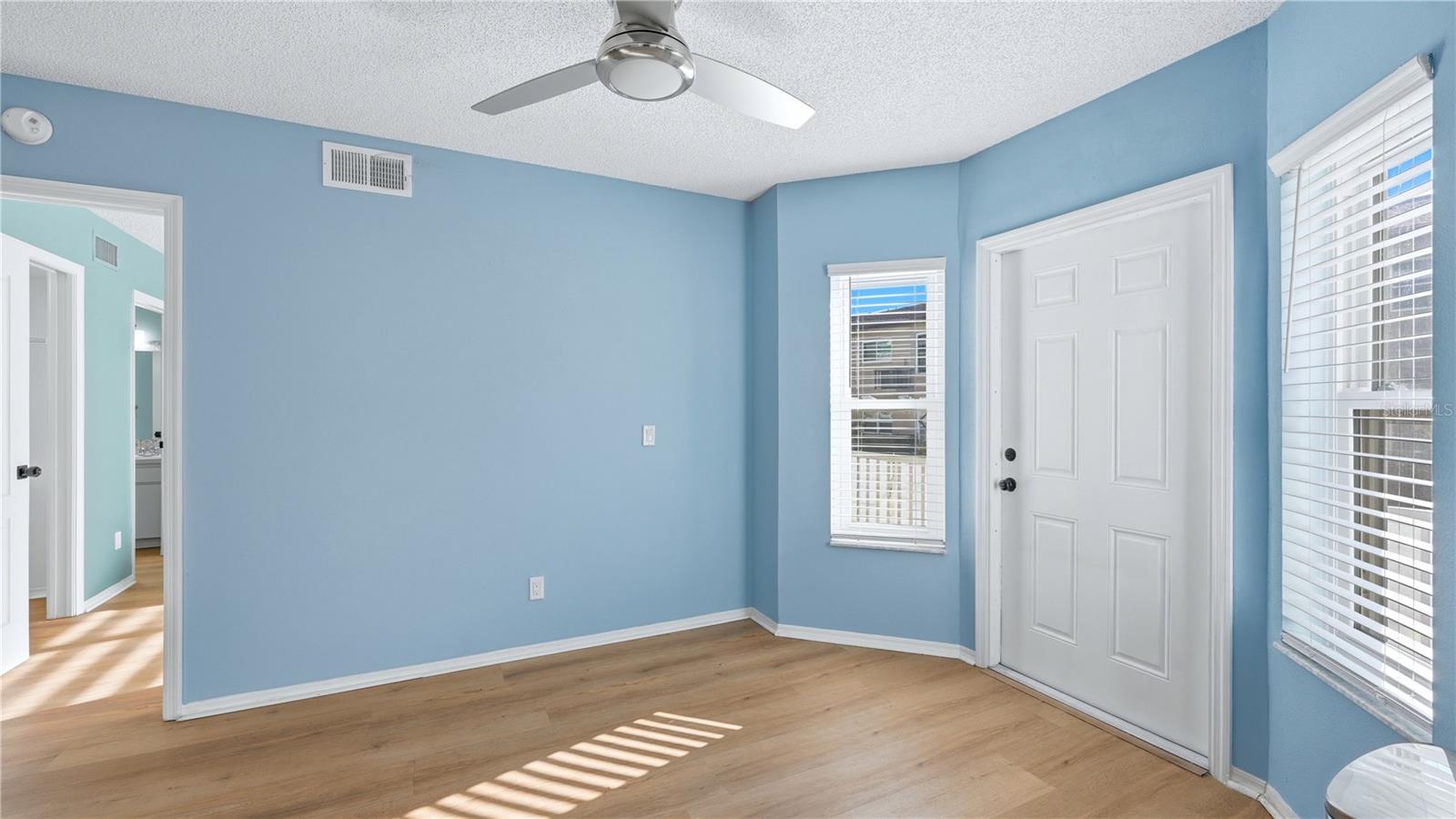 ON TOP OF THE WORLD - Residential