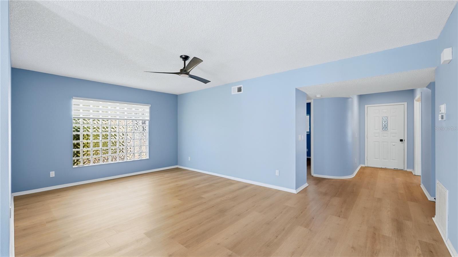 ON TOP OF THE WORLD - Residential