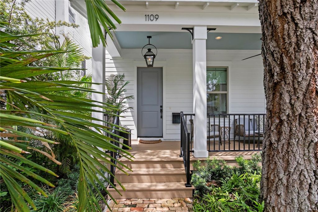 Photo of 1109 18th Avenue N, St Petersburg, FL 33704 (MLS # TB8496291)