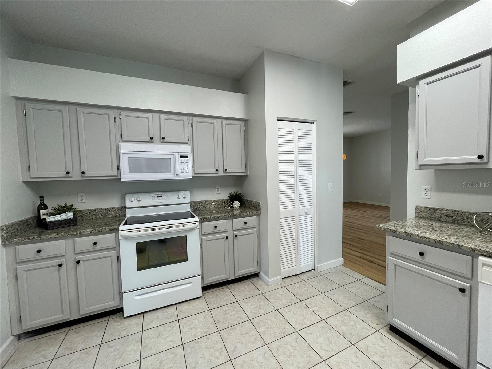 HEATHER LAKES UNIT XII - Residential Lease