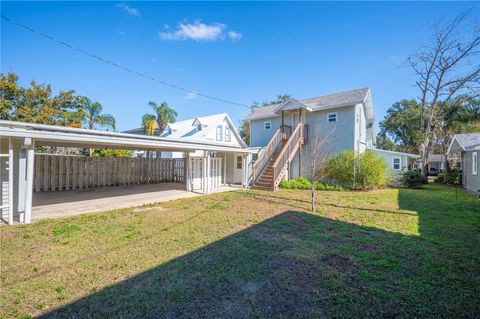 A home in LAKELAND