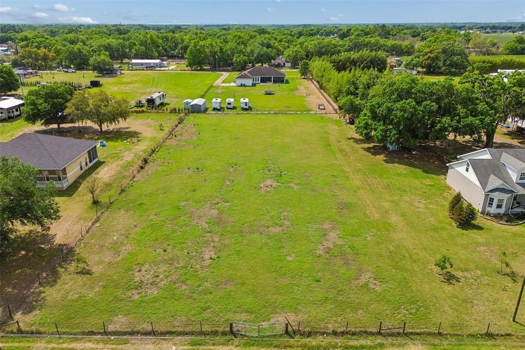 Photo of 2805 Medulla Road, Plant City, FL 33566 (MLS # TB8490995)